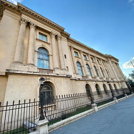 Downtown - Ultra With Park View Daire